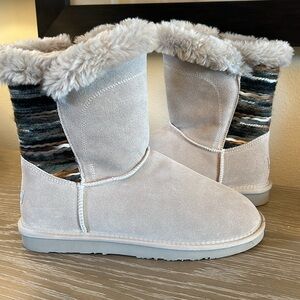 NWOT, Lamo Willow Water Resistant Suede & Faux Fur Boots.